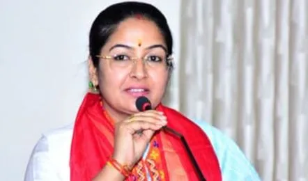 इंदौर जल त्रासदी पर सवालों से बचती मंत्री? मीडिया के सवालों पर मंच छोड़कर चली गईं प्रतिमा बागरी 1 इंदौर जल त्रासदी पर सवालों से बचती मंत्री? मीडिया के सवालों पर मंच छोड़कर चली गईं प्रतिमा बागरी