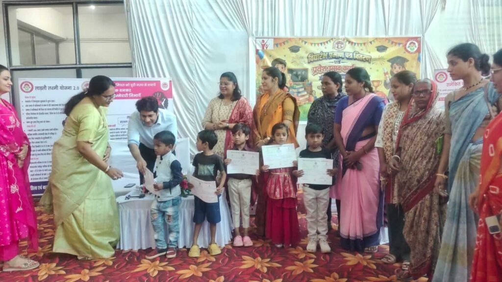 विद्यारंभ प्रमाण पत्र वितरण में रिकॉर्ड, 16 हजार बच्चों को मिली नई शुरुआत