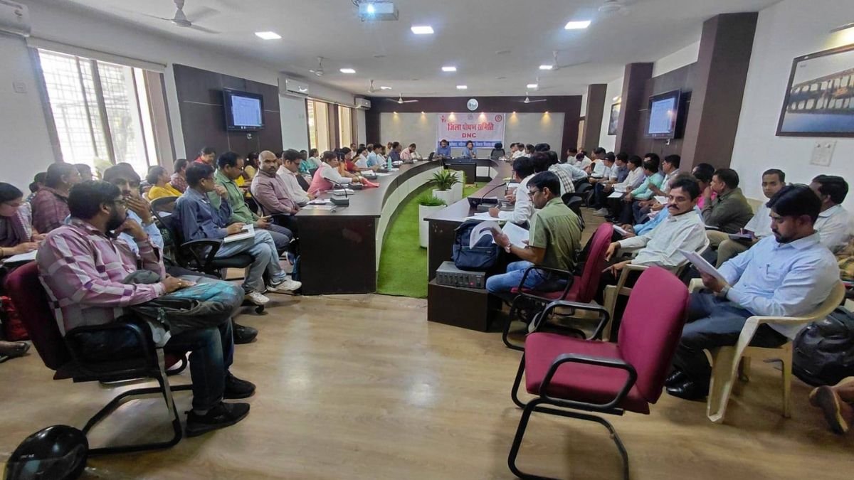 बालाघाट स्वास्थ्य समीक्षा बैठक में कलेक्टर सख्त, गर्भवती माताओं और बच्चों की योजनाओं पर दिए बड़े निर्देश