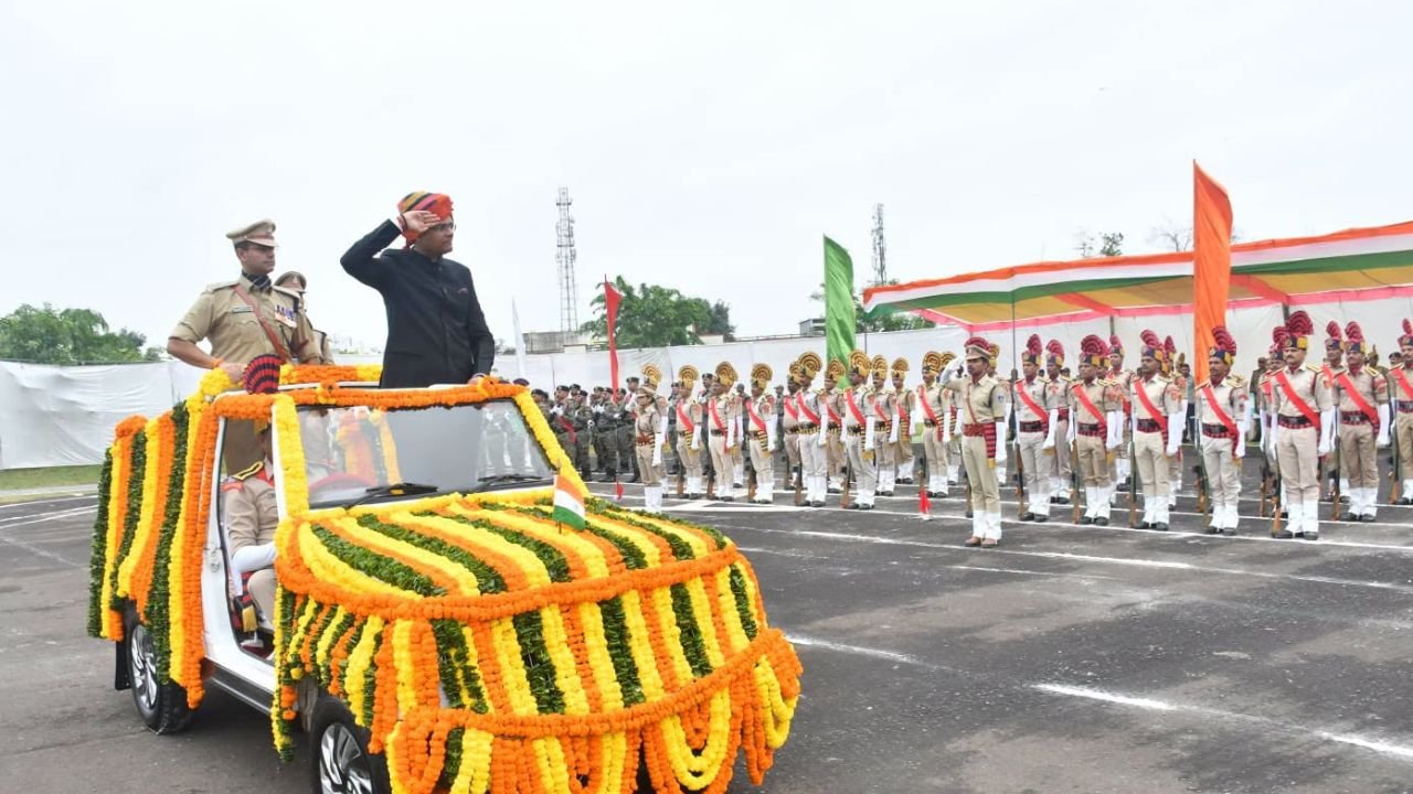 कलेक्टर कुमार सत्यम ने किया ध्वजारोहण, बालाघाट में स्वतंत्रता दिवस की धूम