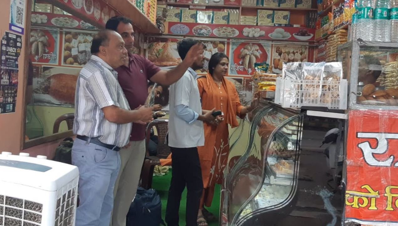 रक्षाबंधन से पहले खाद्य सुरक्षा विभाग का बड़ा एक्शन, मिठाई दुकानों में जांच से मचा हड़कंप