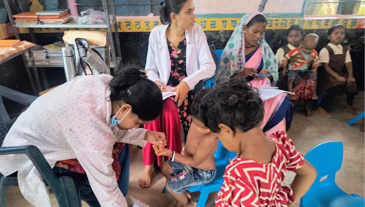 प्रभावित गांवों में स्वास्थ्य सर्वे तेज, 3,665 लोगों की जांच; 217 मरीज अस्पताल पहुंचे