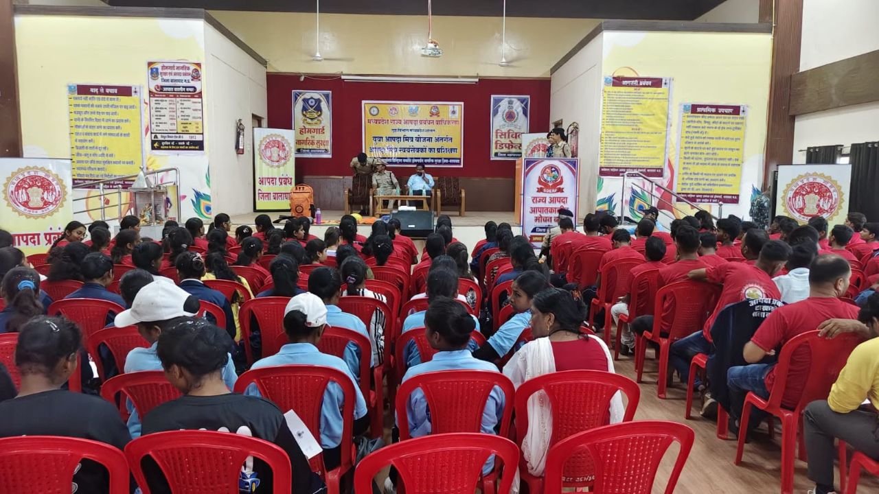 बालाघाट आपदा मित्र प्रशिक्षण में जुटे 130 स्वयंसेवक, आपातकालीन राहत कार्यों के लिए सीखेंगे आधुनिक तकनीक