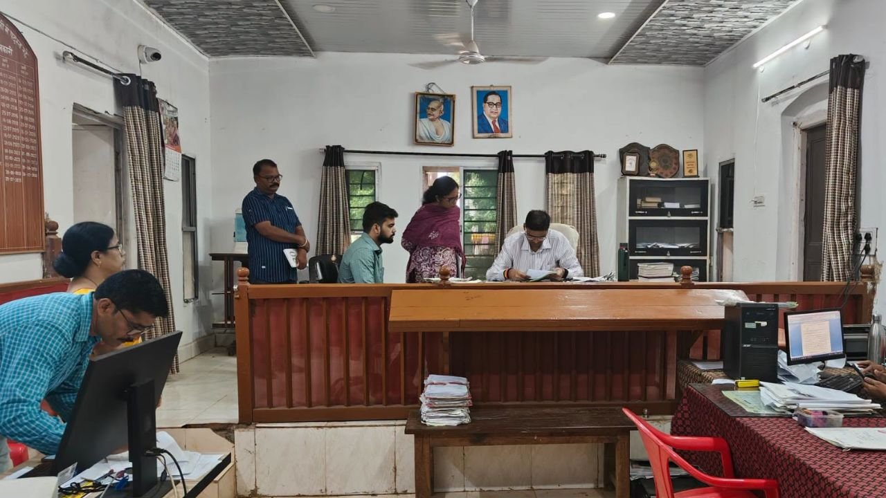 वारासिवनी तहसील न्यायालय निरीक्षण में कलेक्टर सख्त, तीन महीने से अधिक कोई मामला लंबित नहीं रहेगा