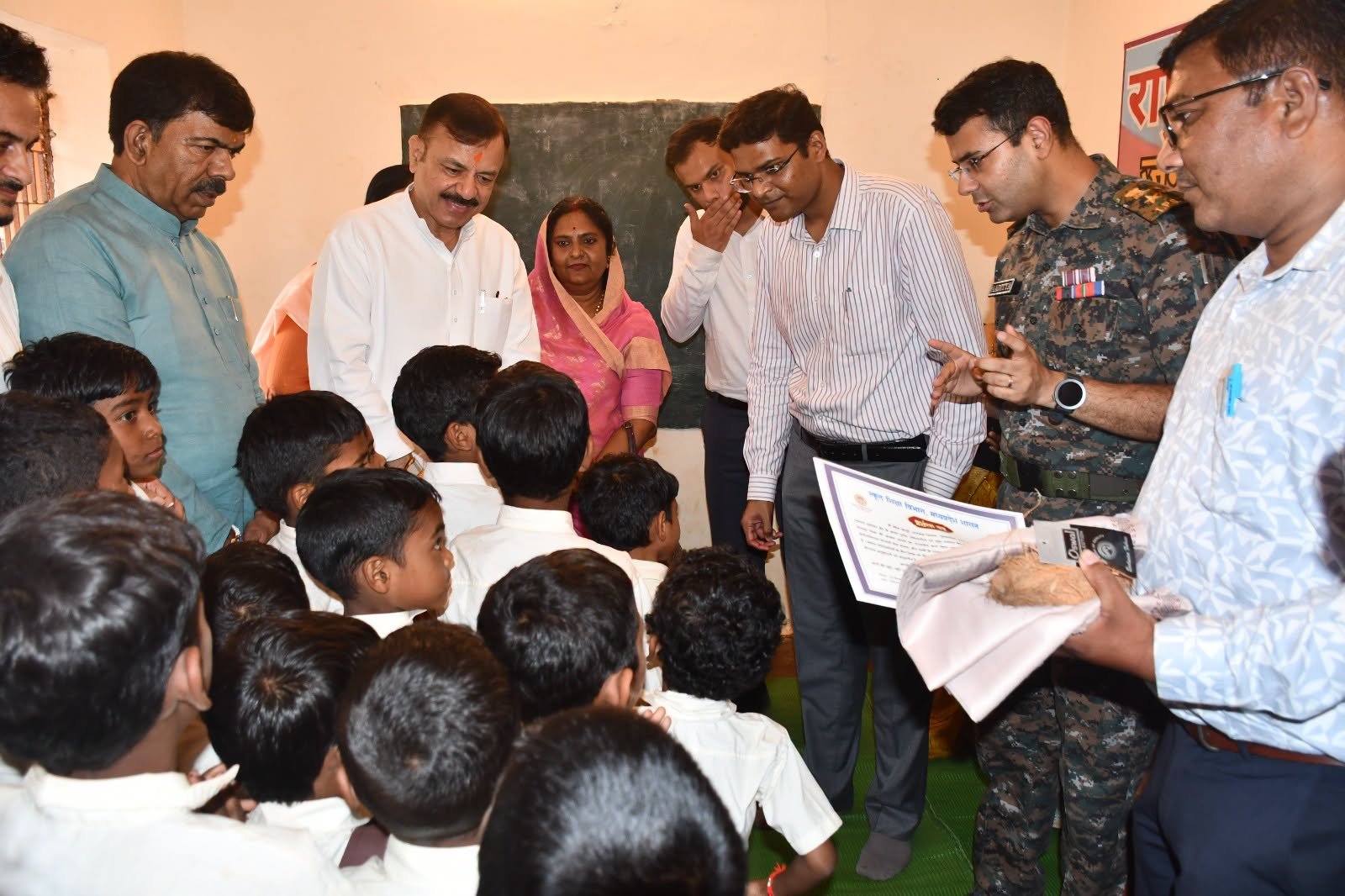 बोदल-बेहरा पहुंचे प्रभारी मंत्री उदय प्रताप सिंह, ग्रामीणों से सुनी समस्याएं और विकास कार्यों पर चर्चा