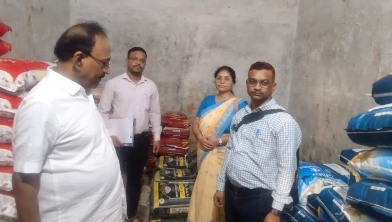 इंदिरा इंटरप्राइजेस में खाद्य विभाग की जांच, 417.75 क्विंटल शक्कर का स्टॉक मिला