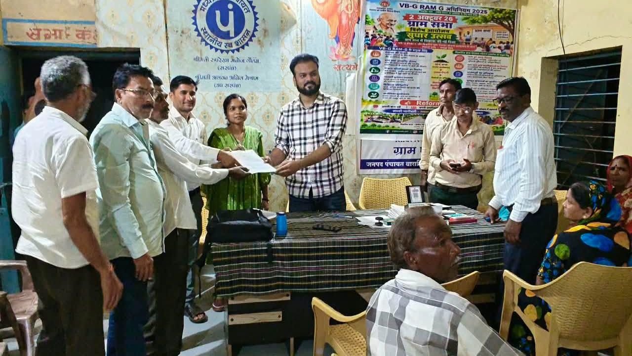 रात्रि चौपाल में ग्रामीणों को मिली राहत, स्वामित्व योजना के तहत 9 हितग्राहियों को मिली रजिस्ट्री